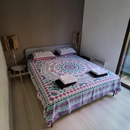 T2 Traversant Avec Grande Terrasse Et Piscine Apartment *