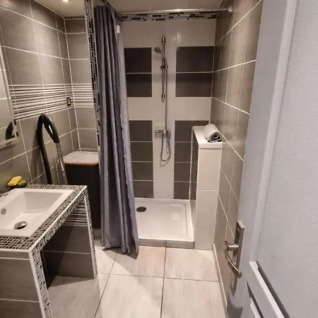 דירה T2 Traversant Avec Grande Terrasse Et Piscine *